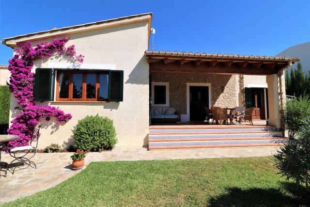 Charming villa with rental license and a beautiful garden in a residential area near Pollensa