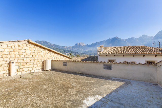 Adaptable property ideal as a house, commercial property or both in Sóller