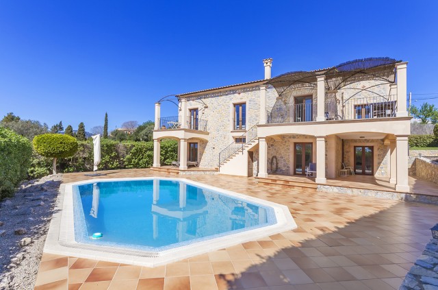 Stone villa with private pool in beautiful location of Calvia
