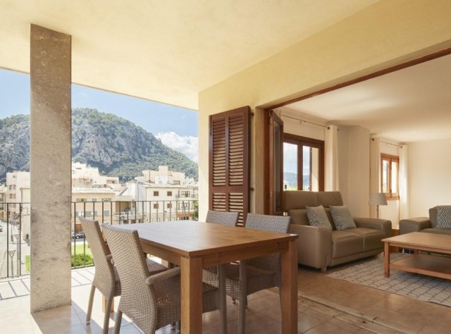 Beautifully presented 5 bedroom apartment in the centre of Pollensa town