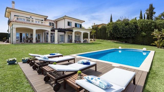 Villa in elevated position with open sea views in Cala Vinyes