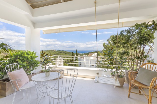 SWOPAL10272 Elegant 3 bedroom apartment with impressive sea views in Génova, near Palma
