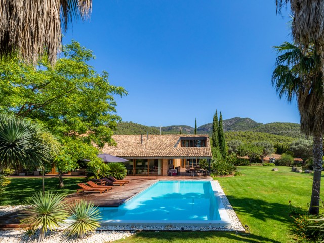 Exceptional designer villa in the heart of the Santa Maria countryside