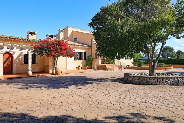 Incredible finca with rental license, private pool and extensive gardens in Selva