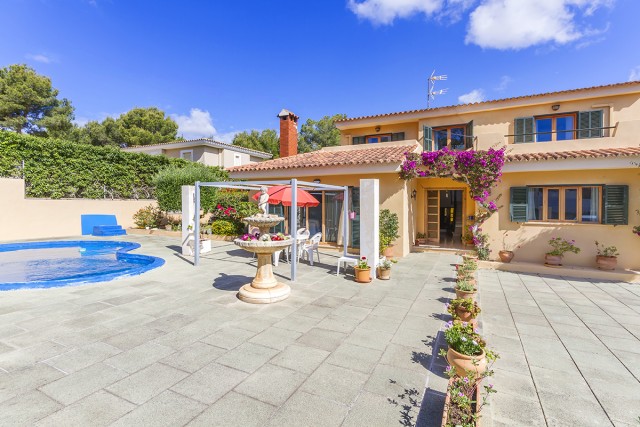 Villa with lots of potential in a peaceful residential area of Costa de la Calma