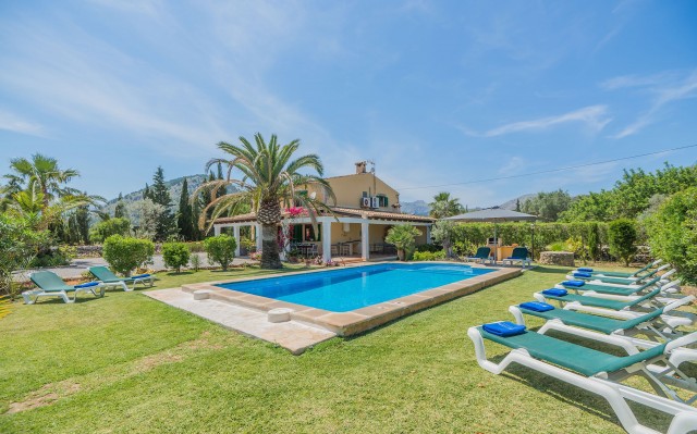 Attractive villa with rental license and pool in the lovely Pollensa countryside