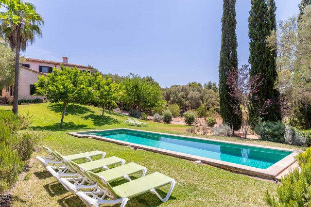 Spacious finca on a large country plot with private pool close to Porto Cristo