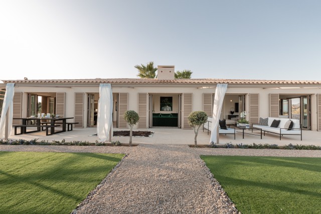 Impressive single storey villa with views to Calas de Mallorca