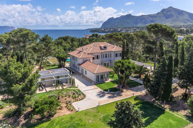 ALC40614ETV Outstanding 10 bedroom sea view villa offering the height of luxury in Alcudia