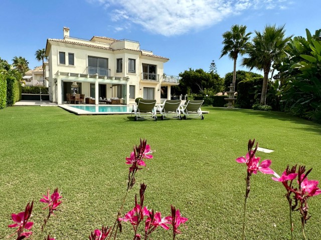 Villa à vendre en Marbella East, Marbella, Málaga, Espagne
