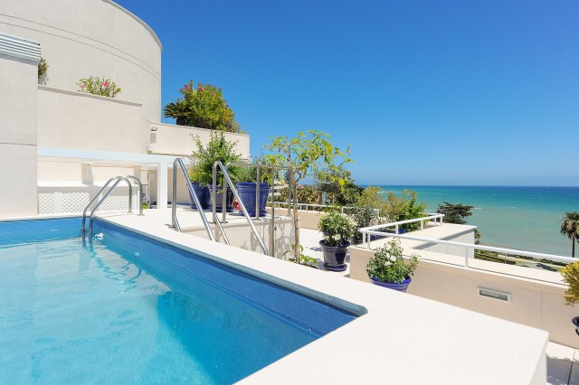 Duplex-Dachgeschosswohnung zu verkaufen auf New Golden Mile Playa, Estepona, Málaga, Spanien
