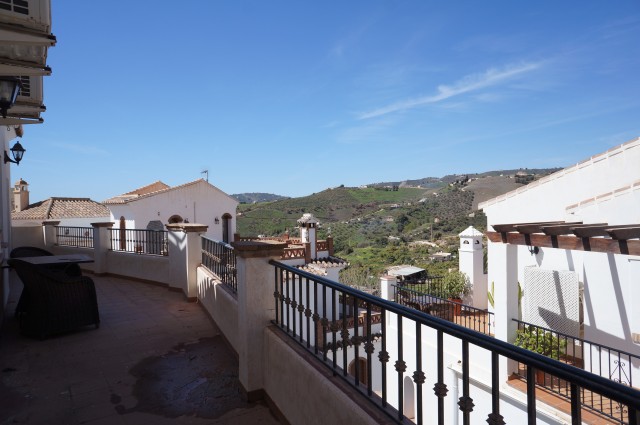 Lovely 2 bedroom apartment in Frigiliana with beautiful mountain views