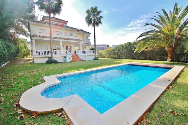 Villa for Sale - 1.495.000€ - Nueva Andalucía, Costa del Sol - Ref: 2684