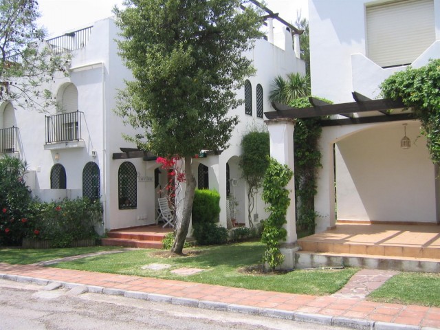 Townhouse for Rent - 1.000€/week - Nueva Andalucía, Costa del Sol - Ref: 3717