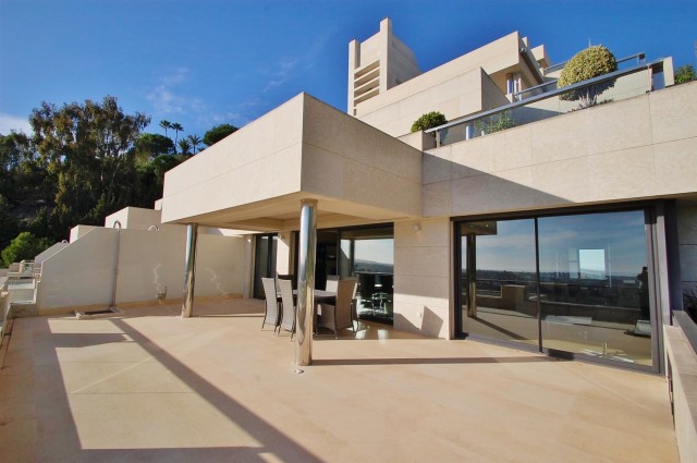 Apartment for Sale - 599.000€ - Nueva Andalucía, Costa del Sol - Ref: 4623