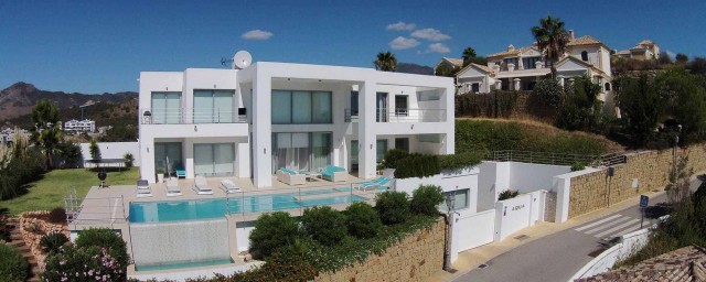 Villa for Sale - 1.350.000€ - Benahavís, Costa del Sol - Ref: 5230