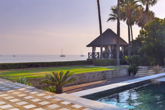Villa for Rent - 35.000€/week - Los Monteros Playa, Costa del Sol - Ref: 5303