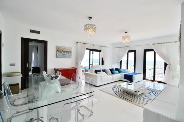 Apartment for Sale - 930.000€ - Puerto Banús, Costa del Sol - Ref: 5780
