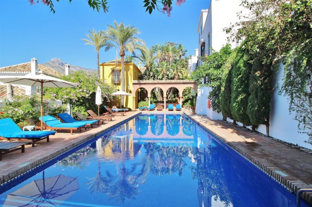 Townhouse for Sale - 450.000€ - Golden Mile, Costa del Sol - Ref: 5788