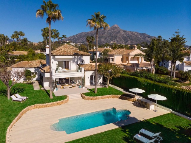 Villa for Sale - 3.695.000€ - Nueva Andalucía, Costa del Sol - Ref: 5995