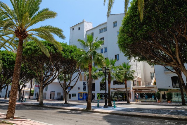 Apartment for Sale - 475.000€ - Puerto Banús, Costa del Sol - Ref: 6011