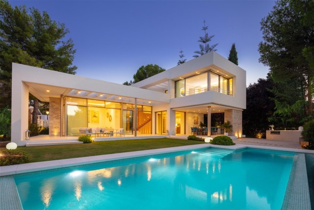 Villa for Sale - 2.250.000€ - Nueva Andalucía, Costa del Sol - Ref: 6031
