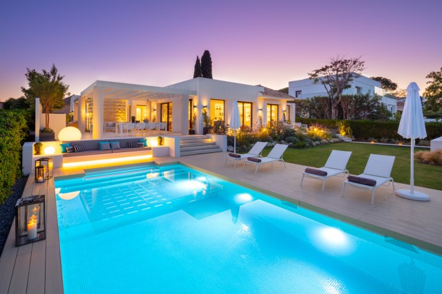 Villa for Sale - 3.295.000€ - Nueva Andalucía, Costa del Sol - Ref: 6054