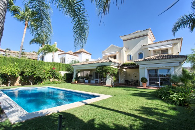 Villa for Sale - 1.750.000€ - Benahavís, Costa del Sol - Ref: 6065