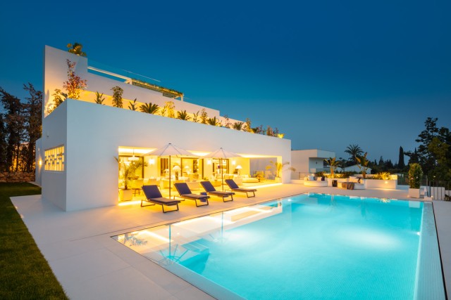 Villa for Sale - 4.695.000€ - Nueva Andalucía, Costa del Sol - Ref: 6080