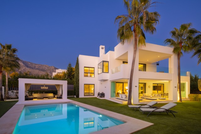 Villa for Sale - 3.995.000€ - Golden Mile, Costa del Sol - Ref: 6116