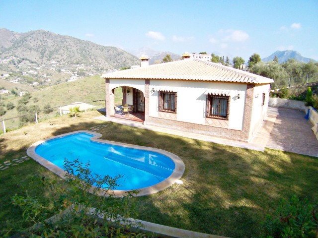 3 bedrooms Country property with  private garden and  pool on a plot of 4400 m.