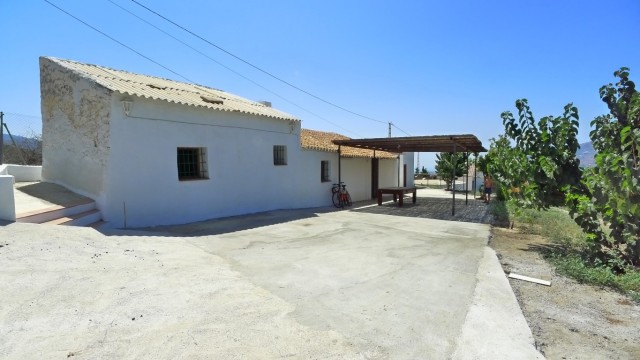 Country property in a 5.000 m2 plot.