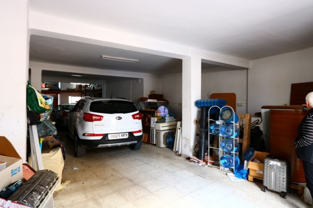 Fantastic and spacious central space of 165 m² with interior patio.