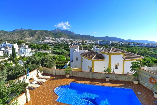 Fantastic 7 bedroom villa with separate apartment, pool, garage and spectacular views.