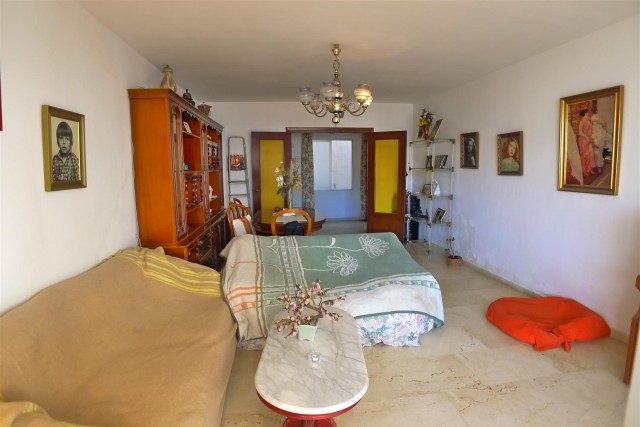 Spacious apartment of 150 m² with 4 bedrooms and large terrace in the center of Nerja.