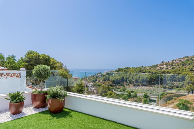 Exclusive design house with fantastic sea views.
