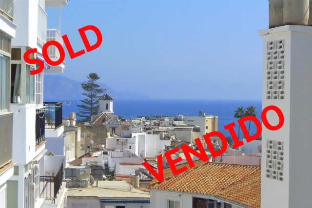 Unique opportunity! 3 bedroom apartment near the Balcon of Europe.