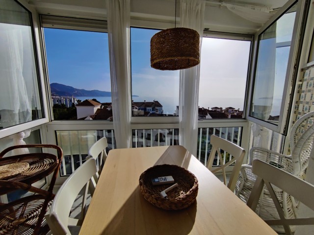 Fantástico apartamento en Nerja, zona Torrecilla en segunda línea de playa con piscina y terraza.