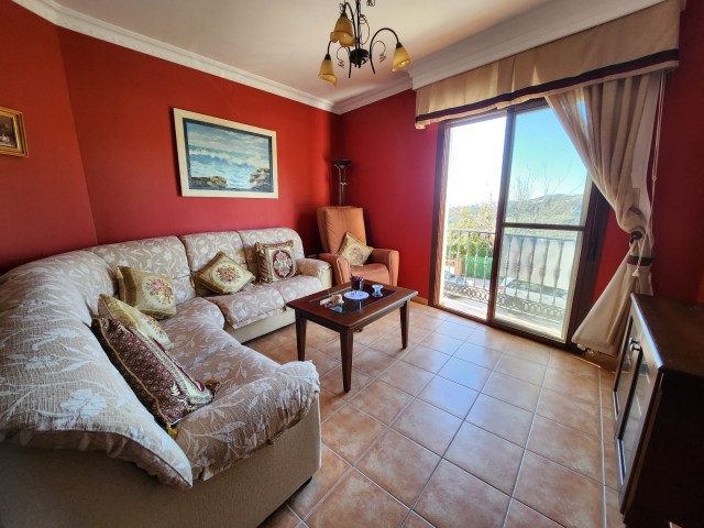 Magnificent 2 bedroom flat with air conditioning and beautiful views in Frigiliana.