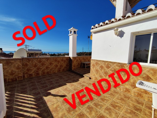 Large townhouse in Urb. Almijara 2 with private roof terrace, 4 bedrooms, pool and more!