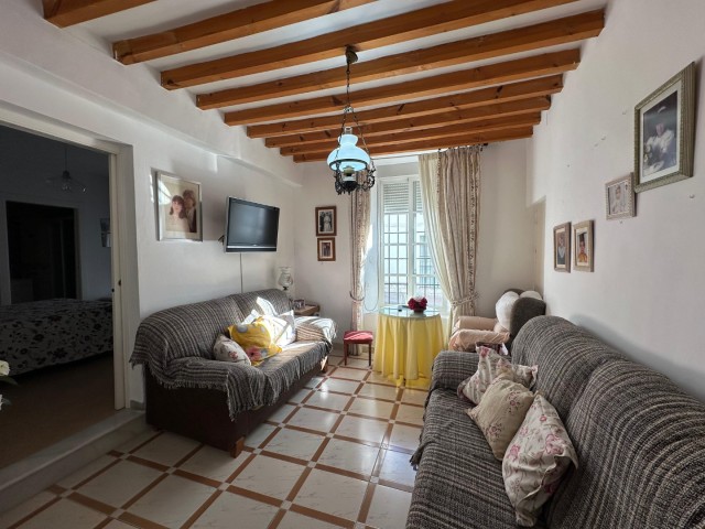 Townhouse in the center of Nerja with 4 bedrooms for long-term rental.