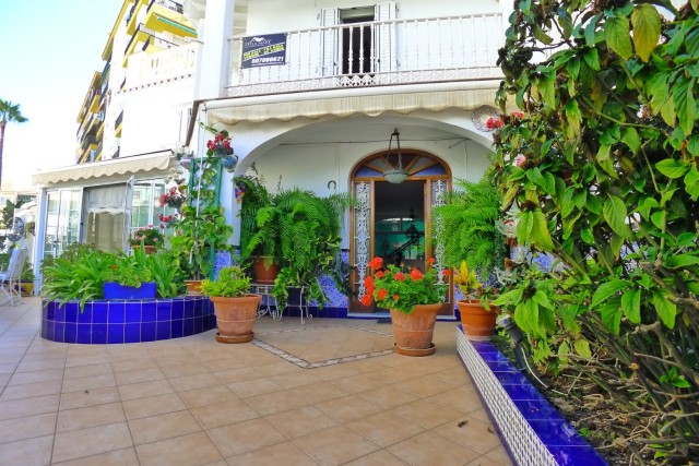 Wonderful, unique and large semi-detached house facing the sea, in the area of La Torrecilla, in the heart of Nerja.