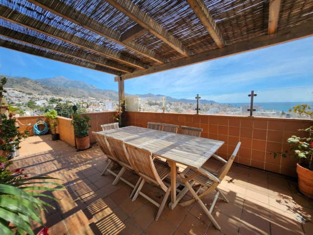 Impressive Penthouse in Nerja with 168 m² built with spectacular views.