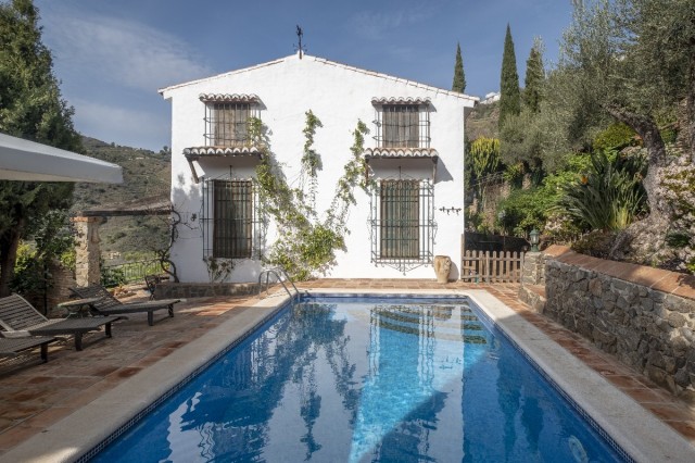 Country Home for sale in Sayalonga Málaga-1
