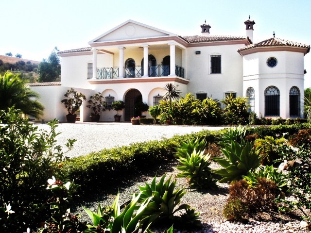 Villa en venta en Viñuela Málaga-1