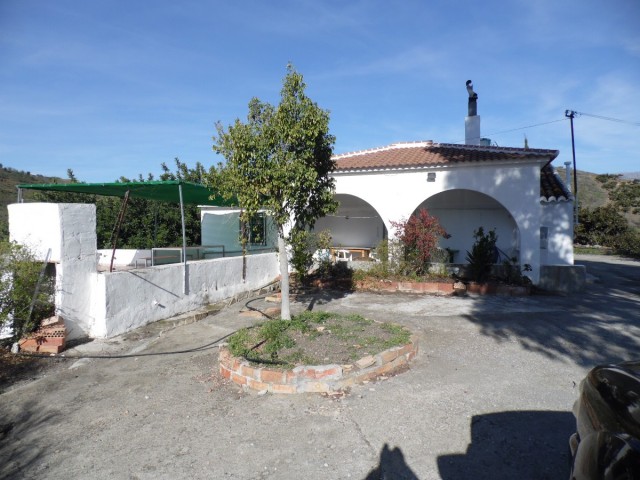 Landhaus zum Verkauf in Viñuela Málaga-1