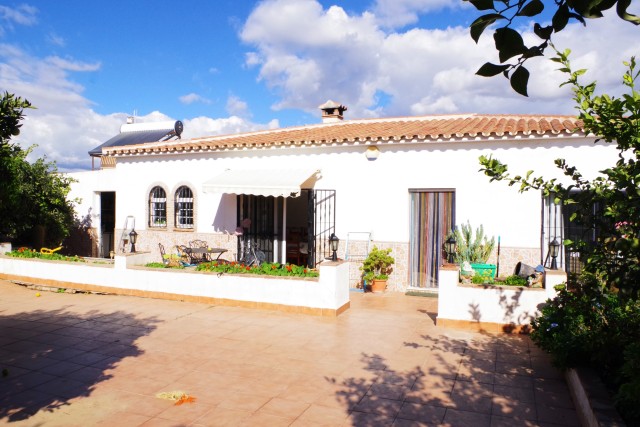 Country Home for sale in Benamocarra Málaga-1