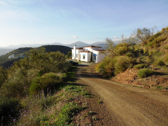 Casa de Campo en venta en Canillas de Aceituno Málaga-1