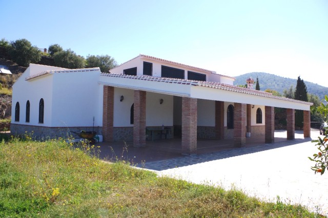 Landhaus zum Verkauf in Viñuela Málaga-1