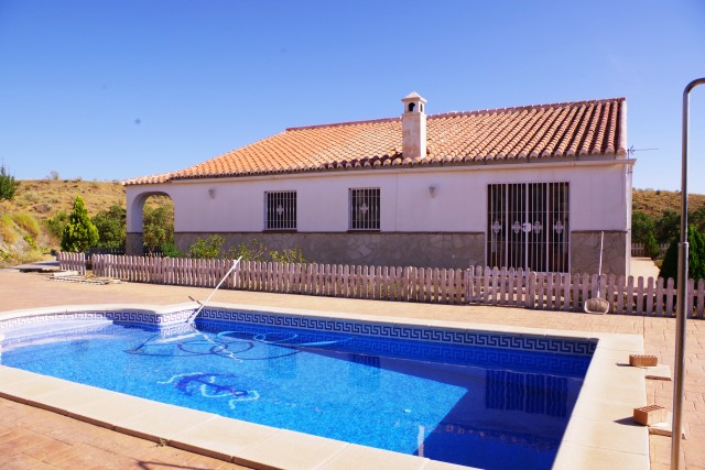 Landhaus zum Verkauf in Canillas de Aceituno Málaga-1